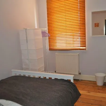 Fantastic Spacious House With Garden Holiday home