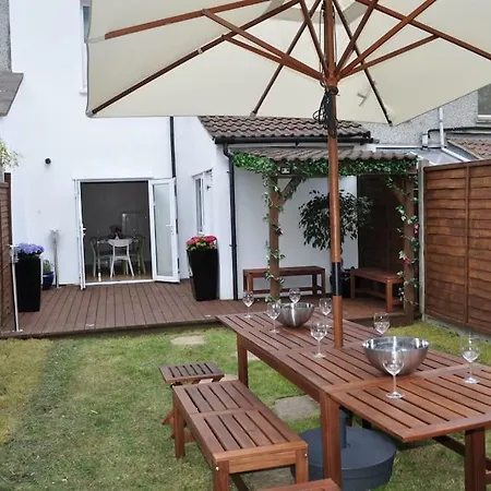 Fantastic Spacious House With Garden Bristol