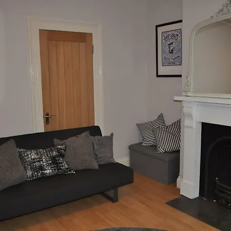 Fantastic Spacious House With Garden