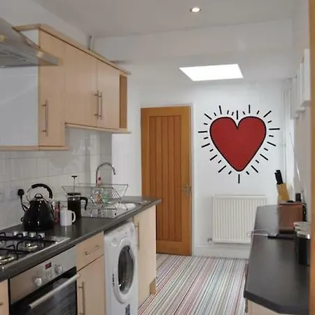 Fantastic Spacious House With Garden *