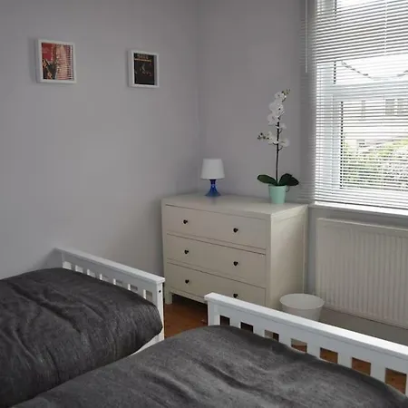 Fantastic Spacious House With Garden * Bristol